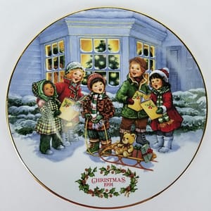 Vintage Avon (1991) Christmas Collectors Plate “Perfect Harmony” – Gold Trim