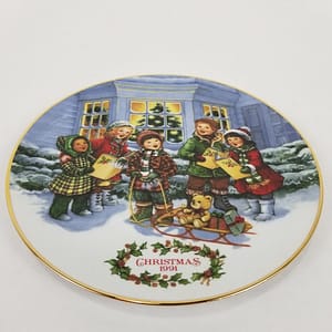 Vintage Avon (1991) Christmas Collectors Plate “Perfect Harmony” – Gold Trim