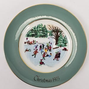 Vintage Avon (1975) Christmas Collectors Plate “Skaters on the Pond” – Gold Trim