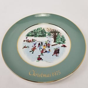 Vintage Avon (1975) Christmas Collectors Plate “Skaters on the Pond” – Gold Trim