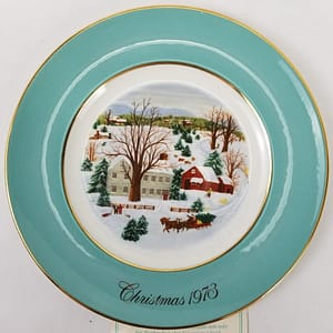 Vintage Avon (1973) Christmas Collectors Plate “Christmas on the Farm” – 1st Ed.