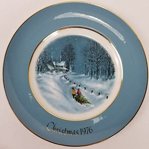Vintage Avon (1976) Christmas Collectors Plate “Bringing Home the Tree”
