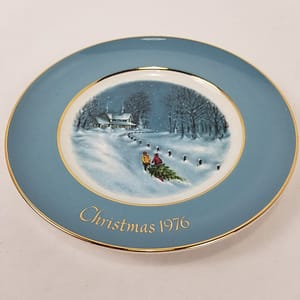 Vintage Avon (1976) Christmas Collectors Plate “Bringing Home the Tree”