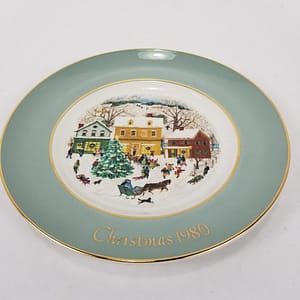 Vintage Avon (1980) Christmas Collectors Plate “Country Christmas” – Gold Trim