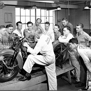 Vintage Photo Gene Crowe Harley-Davidson Factory School – Molenaar