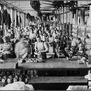 Vintage Indian Motocycle Factory PHOTO – 1918 Crankcase Department